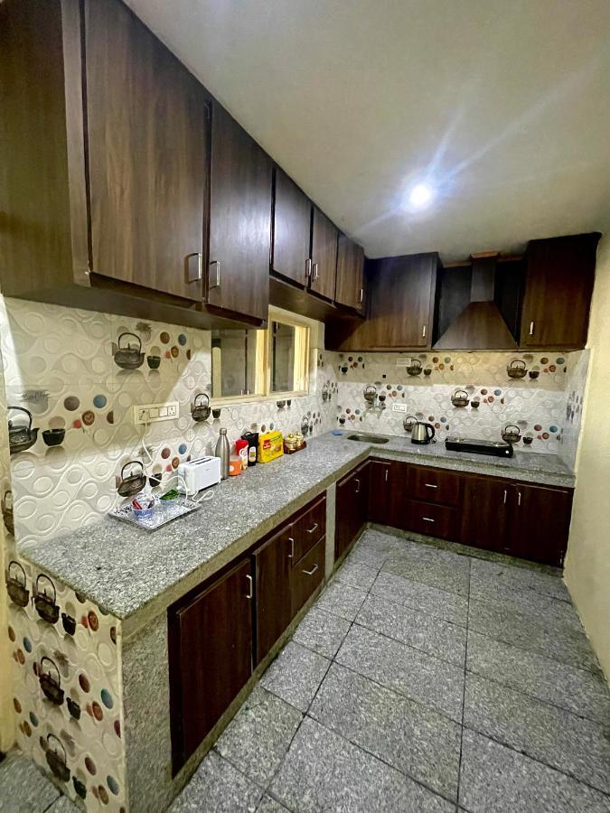The Khayabaan - Luxurious Home Stay Away From Home Сринагар Экстерьер фото
