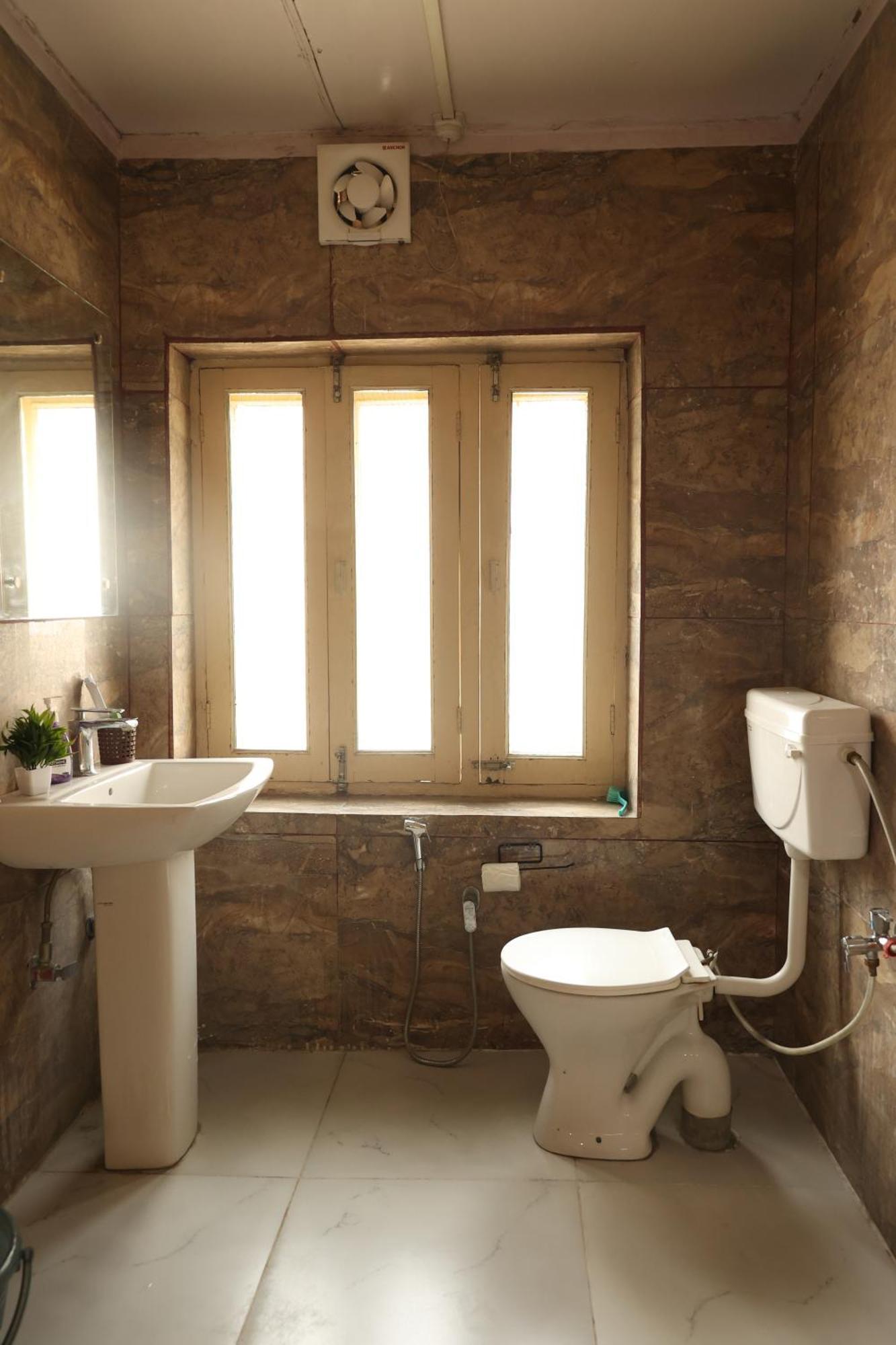The Khayabaan - Luxurious Home Stay Away From Home Сринагар Экстерьер фото