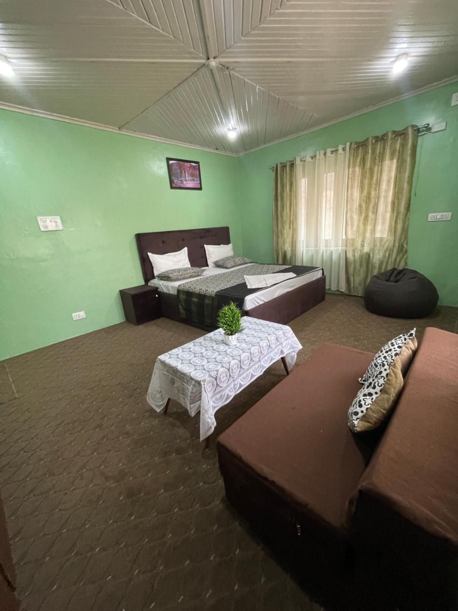 The Khayabaan - Luxurious Home Stay Away From Home Сринагар Номер фото